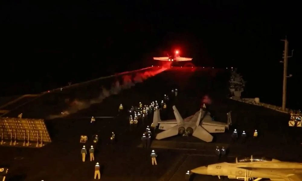 Επιδρομές ΗΠΑ και Βρετανίας στην Υεμένη: Η στιγμή που βρετανικό Typhoon «χτυπά» κτίριο των Χούτι